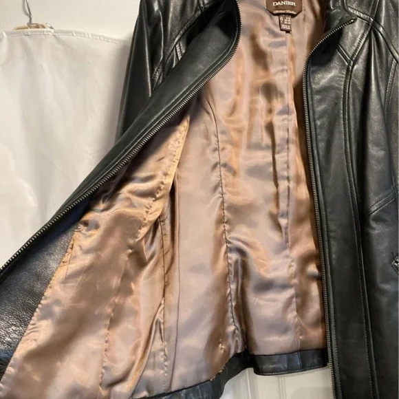 Beautiful Black Danier Leather Jacket - Picture 4 of 6